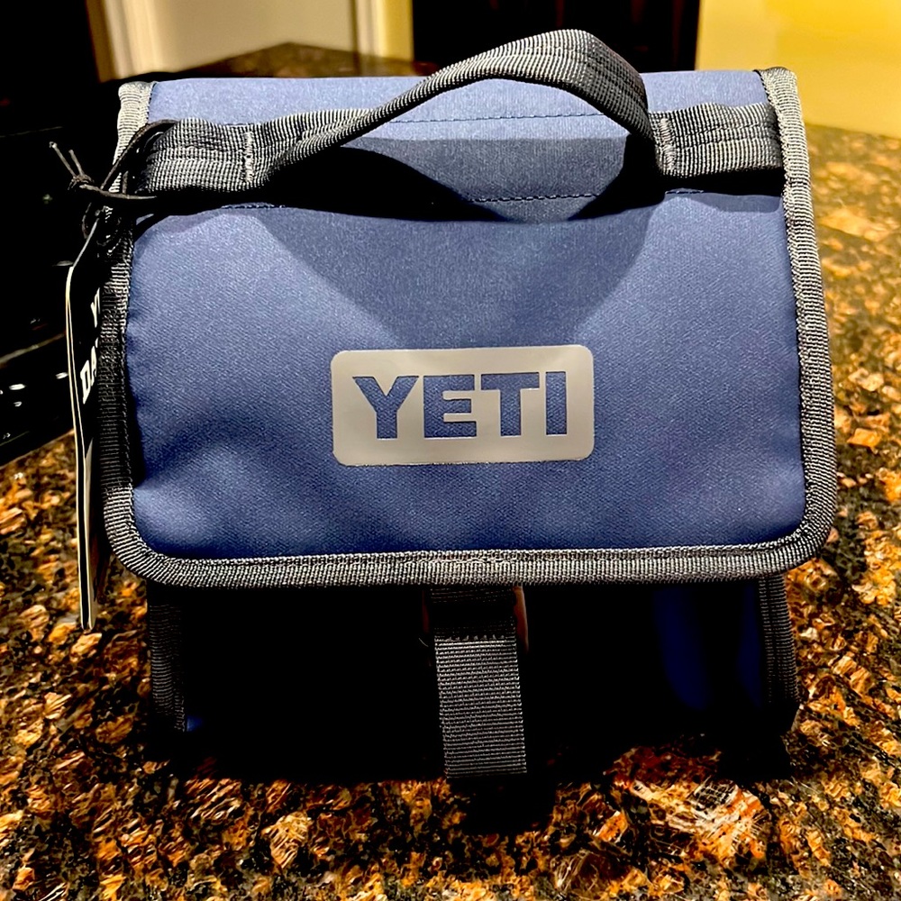 Yeti day trip lunch bag brand new in Navy